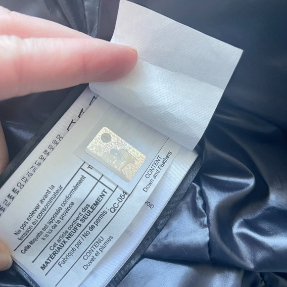 CANADA GOOSE Women's HyBridge® Base Down Jacket Matte Finish- SIZE XS - Picture 8 of 11